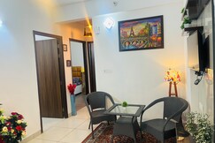 Skyline Home Stay   Near expomart