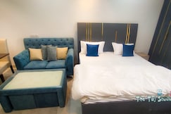 NE Best Home stay with Taj Studios Noida