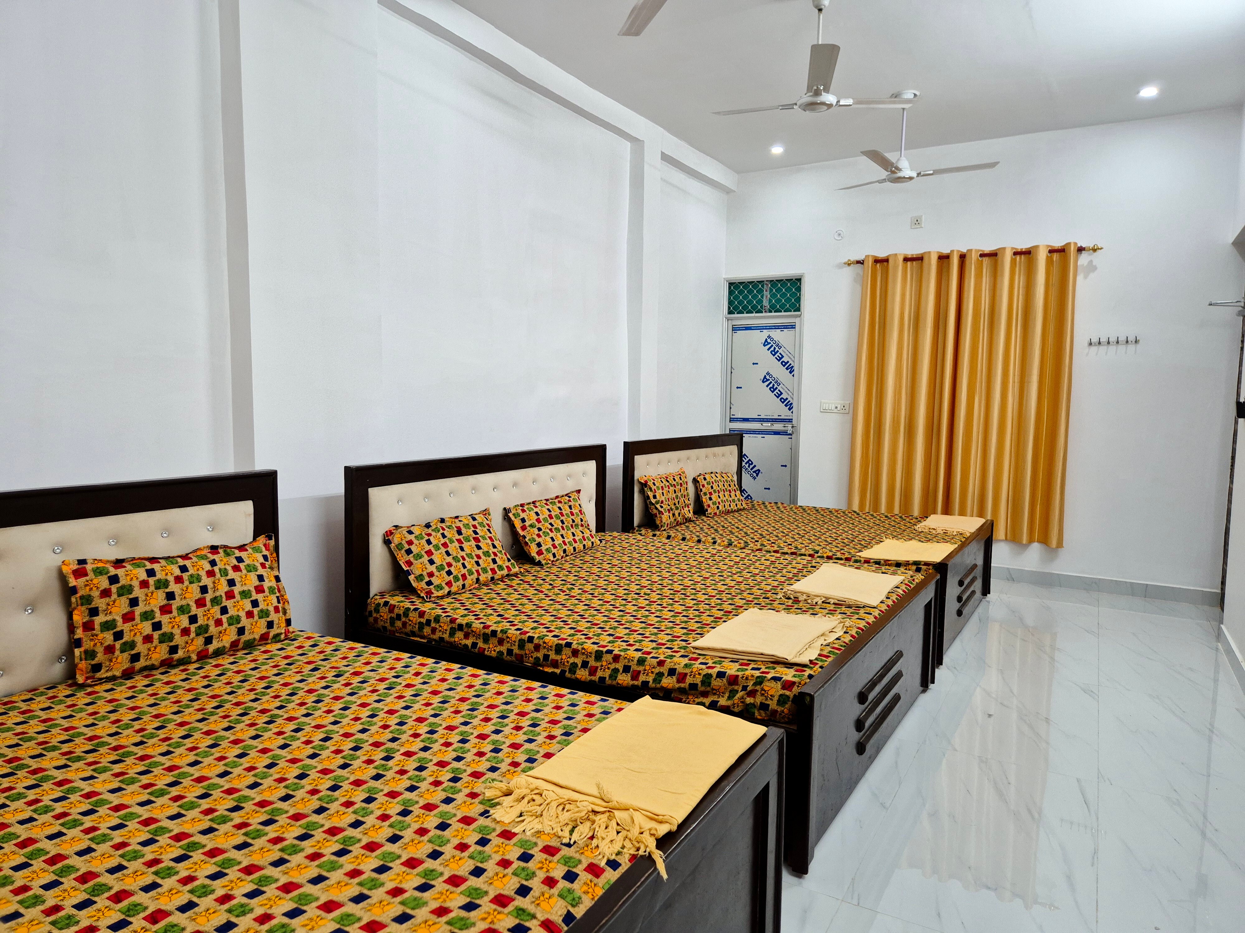 Shri Raghupati Guest House - Tap to explore photos