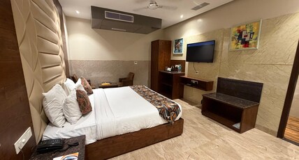 Hotel Vintage Room Type - Deluxe Room ( Non view non Lift) Back side of Restaurant Hotel Vintage Room Type - Deluxe Room ( Non view non Lift) Back side of Restaurant