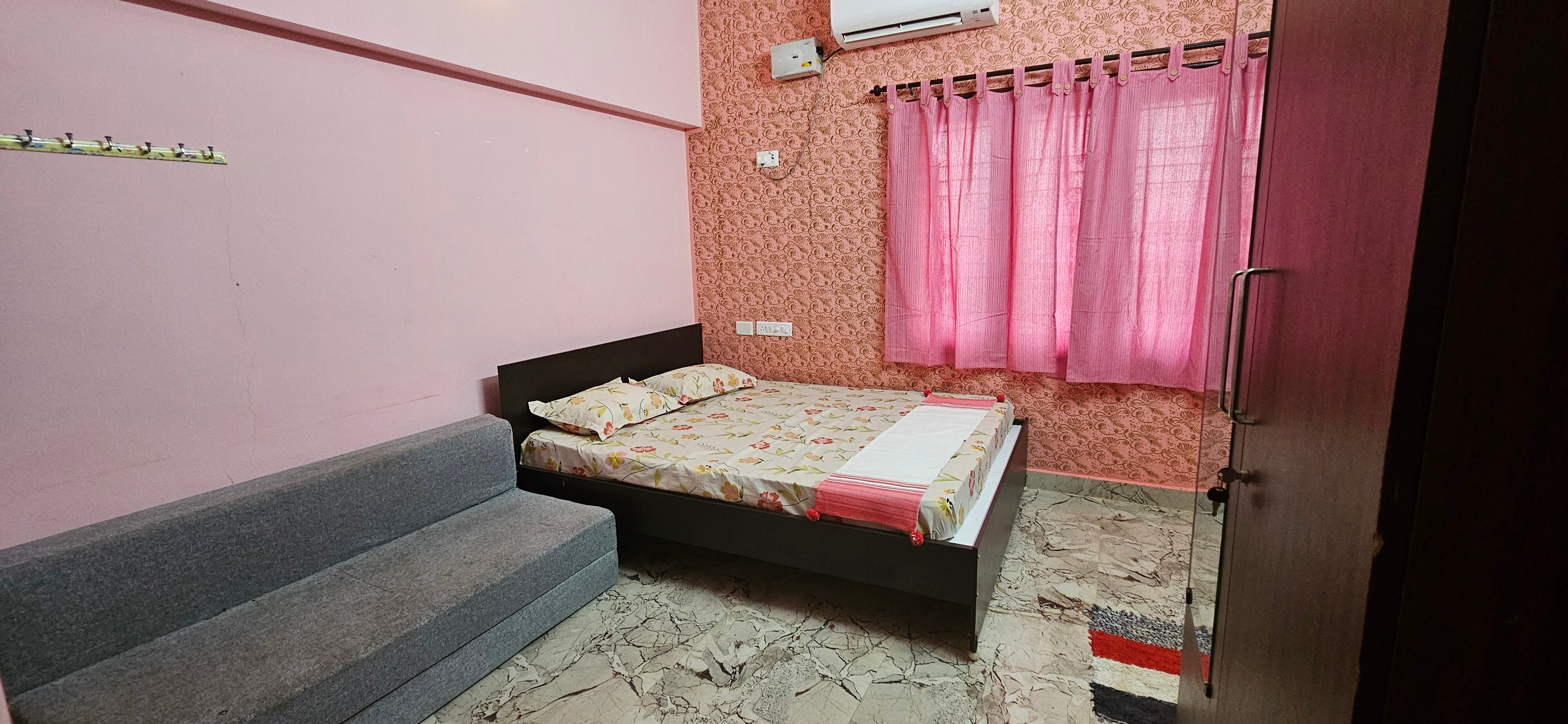 SHI Thanjai 2BHK Spacious house Big temple - Tap to explore photos