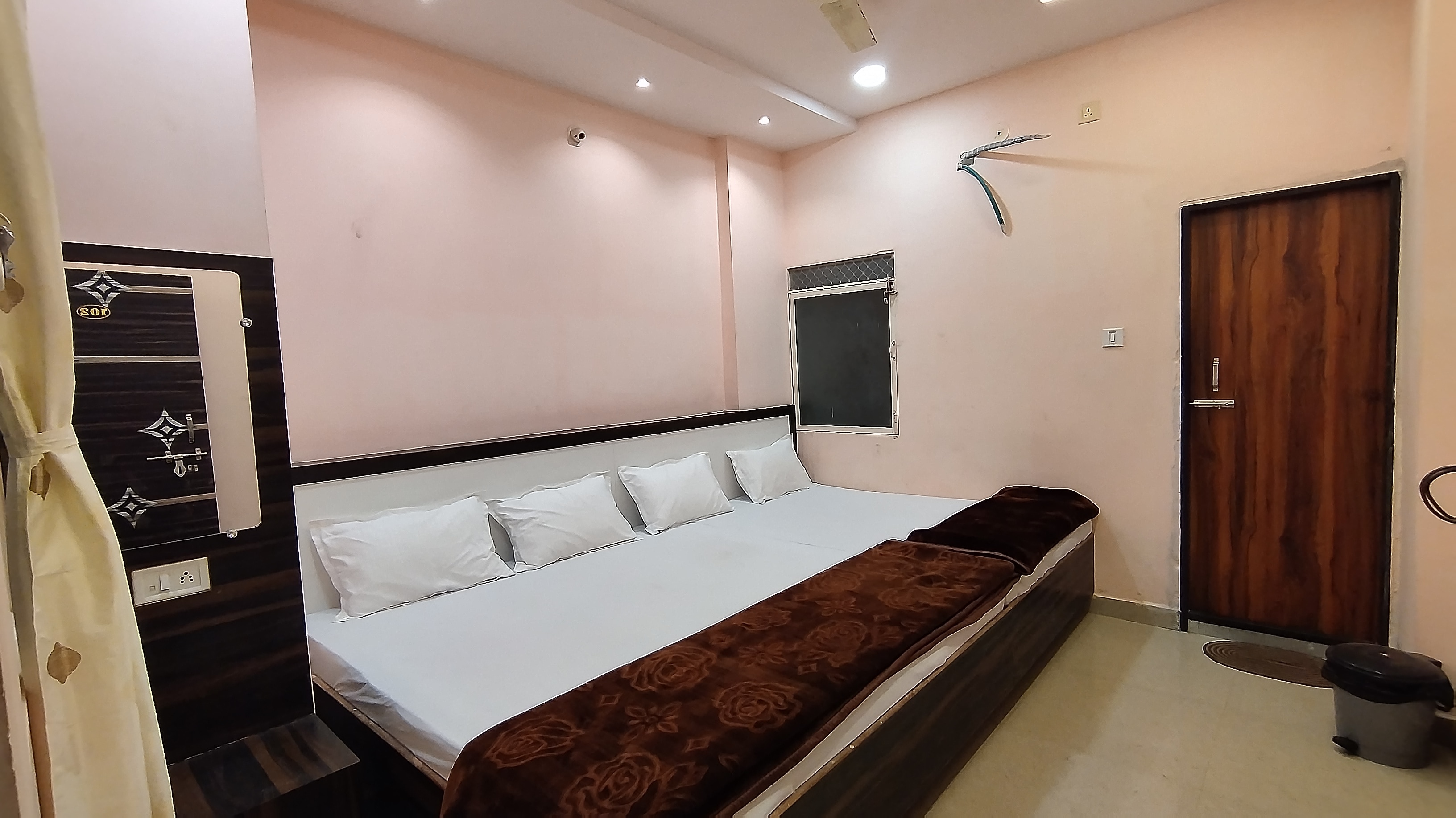 Shree Govindam Guest House - Tap to explore photos