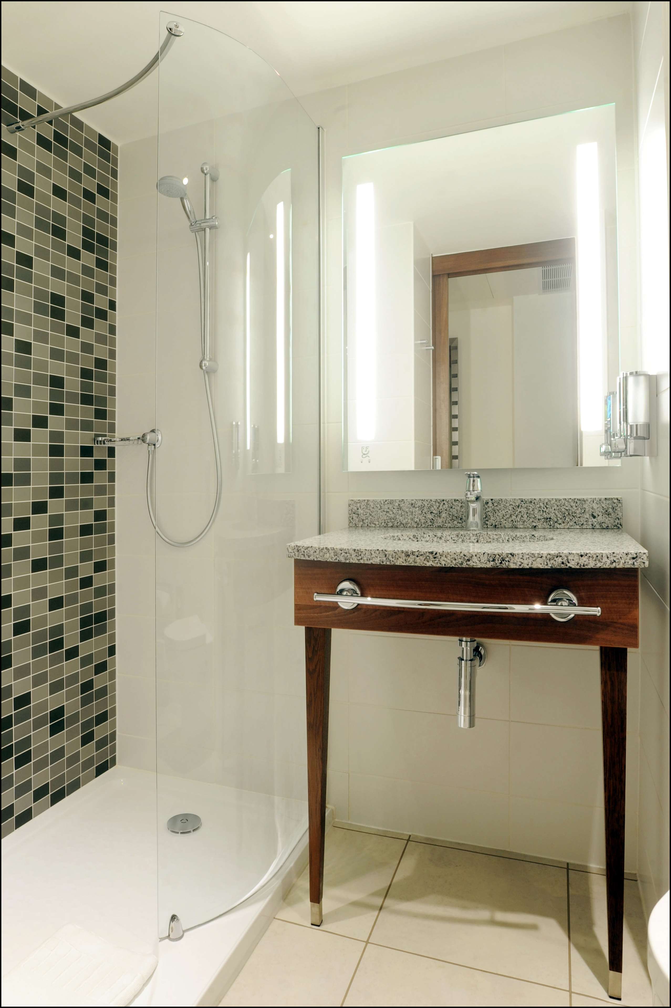 Hampton By Hilton Newcastle - Tap to explore photos
