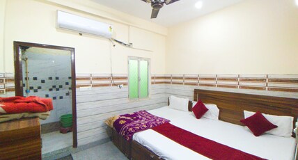 Hotel Gayatri Palace Vrindavan Room Type - Deluxe Triple Bed