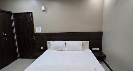Shreenath Palace Room Type - Standard Double bed room Shreenath Palace Room Type - Standard Double bed room