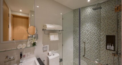 The Beachfront Hotel Phuket Room Type - 1 Bedroom Suite Pool Access