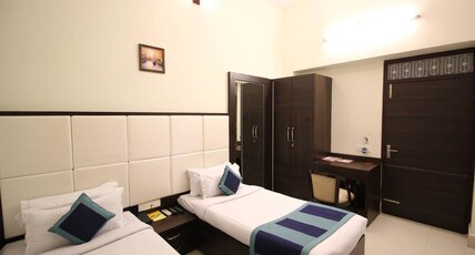 Hotel Inderlok (Pure Veg Hotel) Room Type - Executive Room