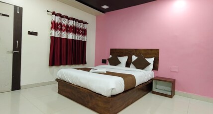 Hotel Sai Niwas Room Type - Super Deluxe Double Bed Room