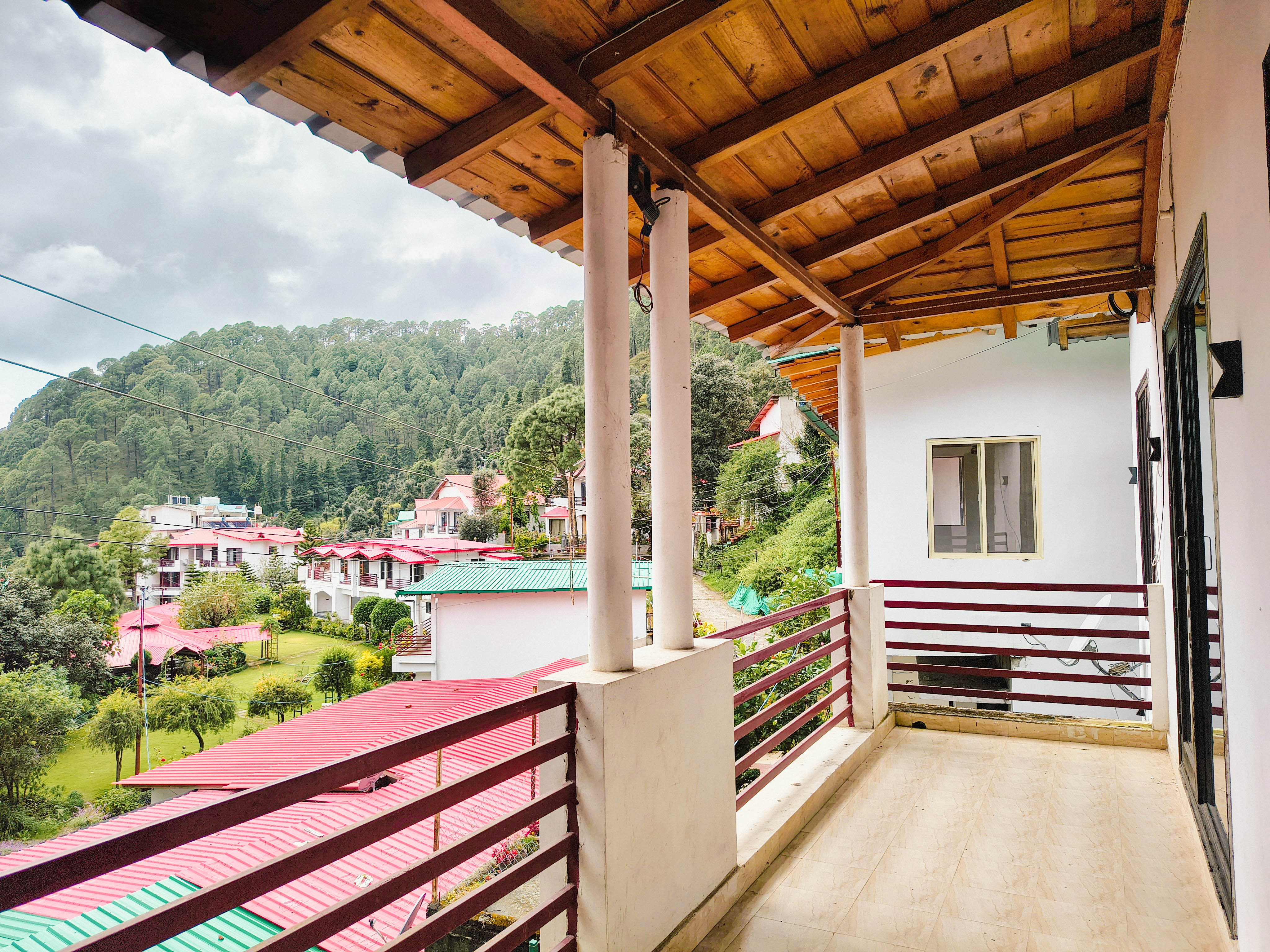 Rosemary Villa Peaceful 3BHK Stay by Homeyhuts - Tap to explore photos