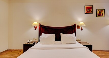 Super Townhouse OAK Hotel City Mark Gurgaon Room Type - Classic