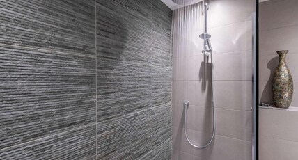 Clarion Hotel Newcastle South Room Type - 1 Tall King Suite