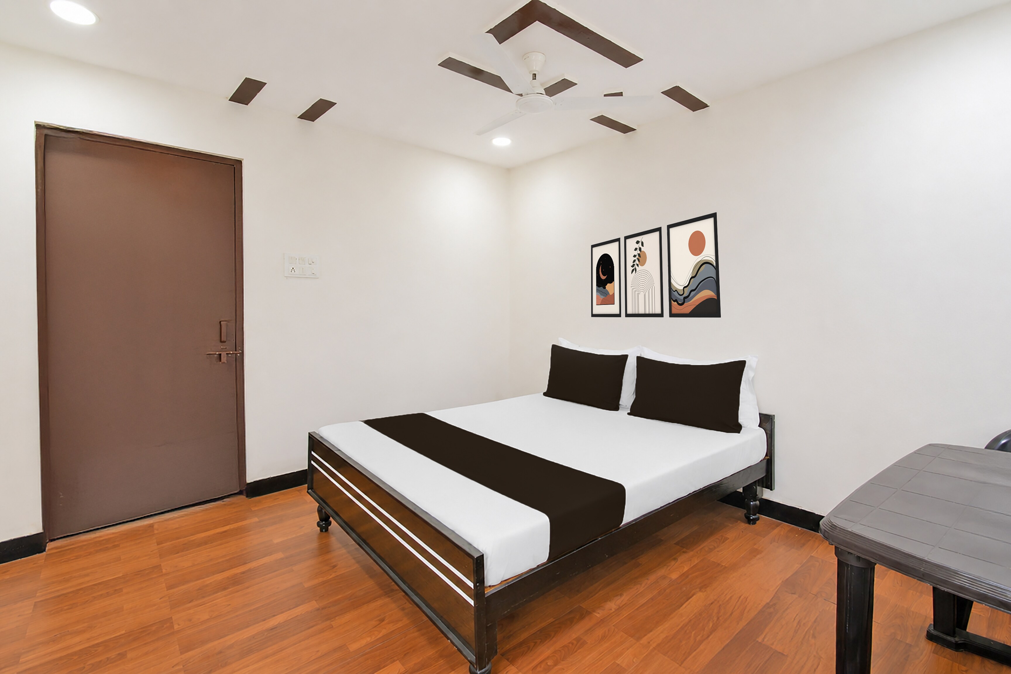 Hotel O THE IMPERIALL GRAND - Tap to explore photos