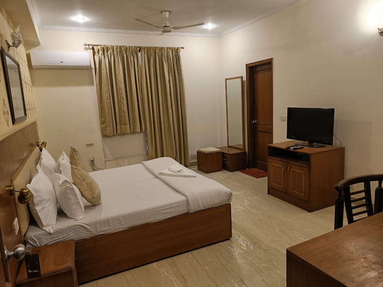 Global Residency Inn - Tap to explore photos