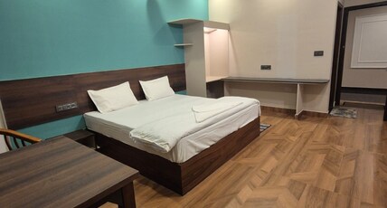Hotel Le Embera Room Type - Non -AC Deluxe Room with King Bed