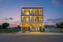 FabHotel The Viraaj - Gaur City Mall