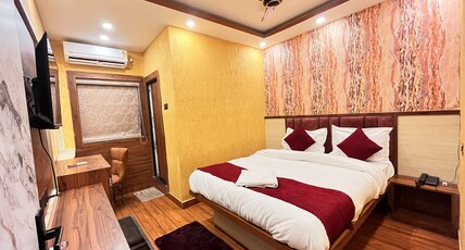 Hotel Shree Mani Residency Room Type - Deluxe Room