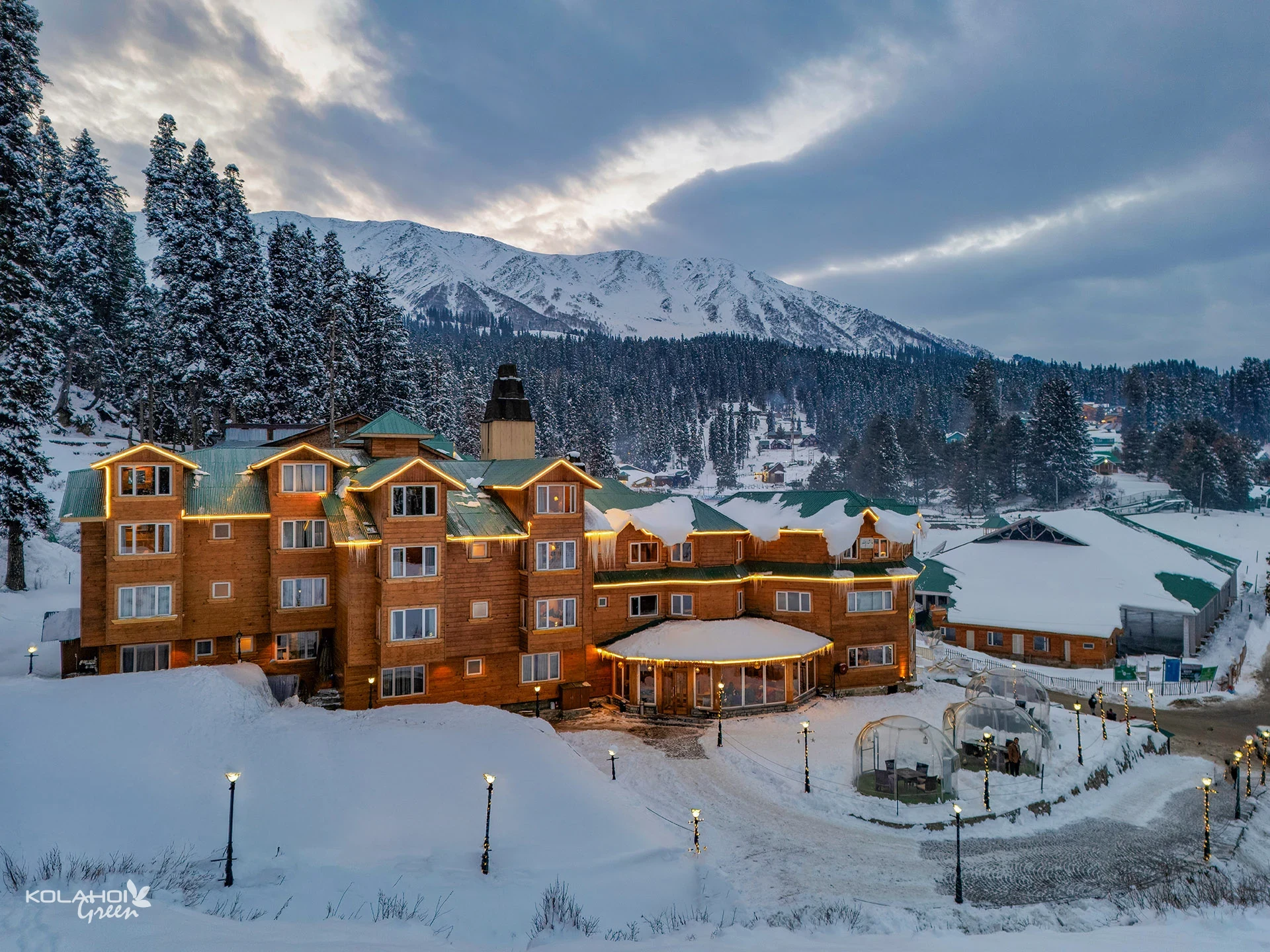 Kolahoi Green Heights  Luxury Retreat Steps from Gulmarg Gondola