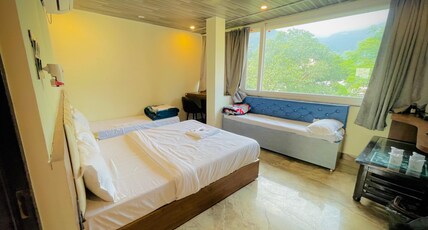 Hotel Mount View Inn Room Type - Family Room with Mountain View King Bed