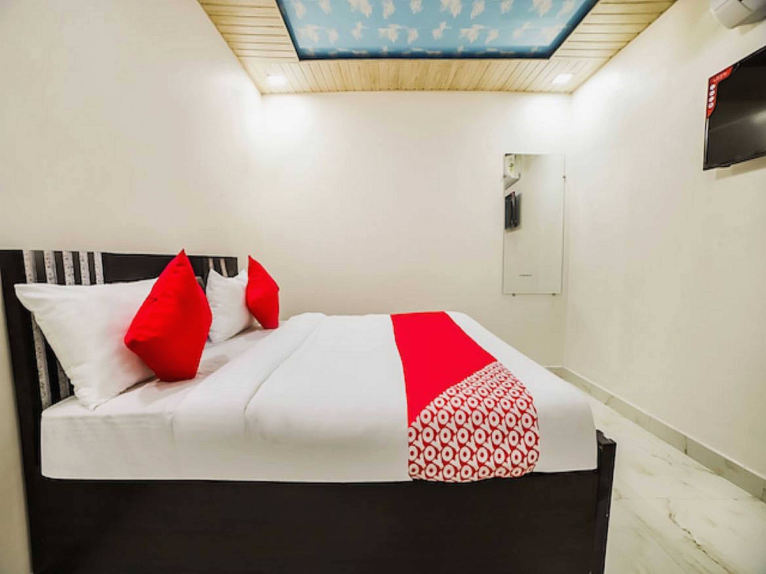Hotel O by OYO Silver Stone - Tap to explore photos