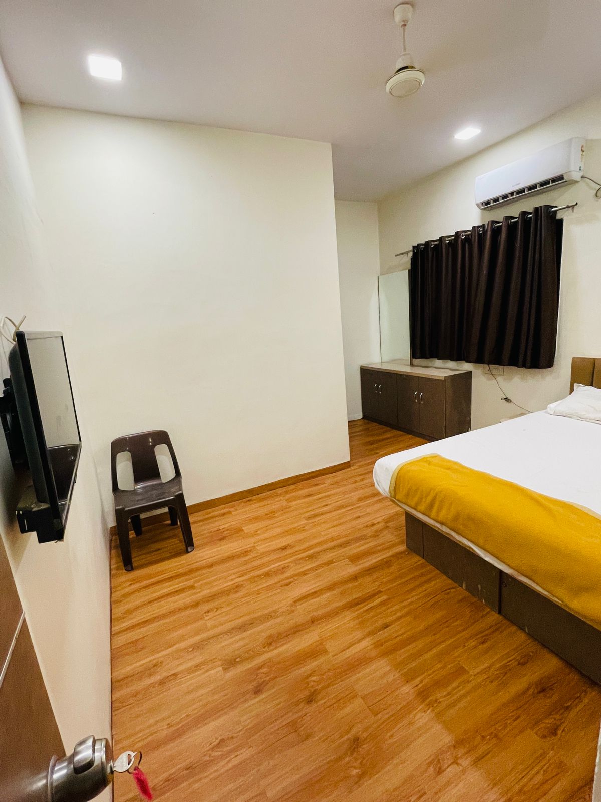 Trimurti Deluxe Lodging - Tap to explore photos