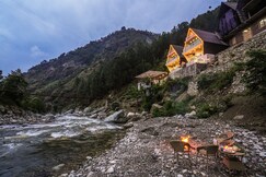 SaffronStays Tirthan Twins ( Aurora and Minerva )