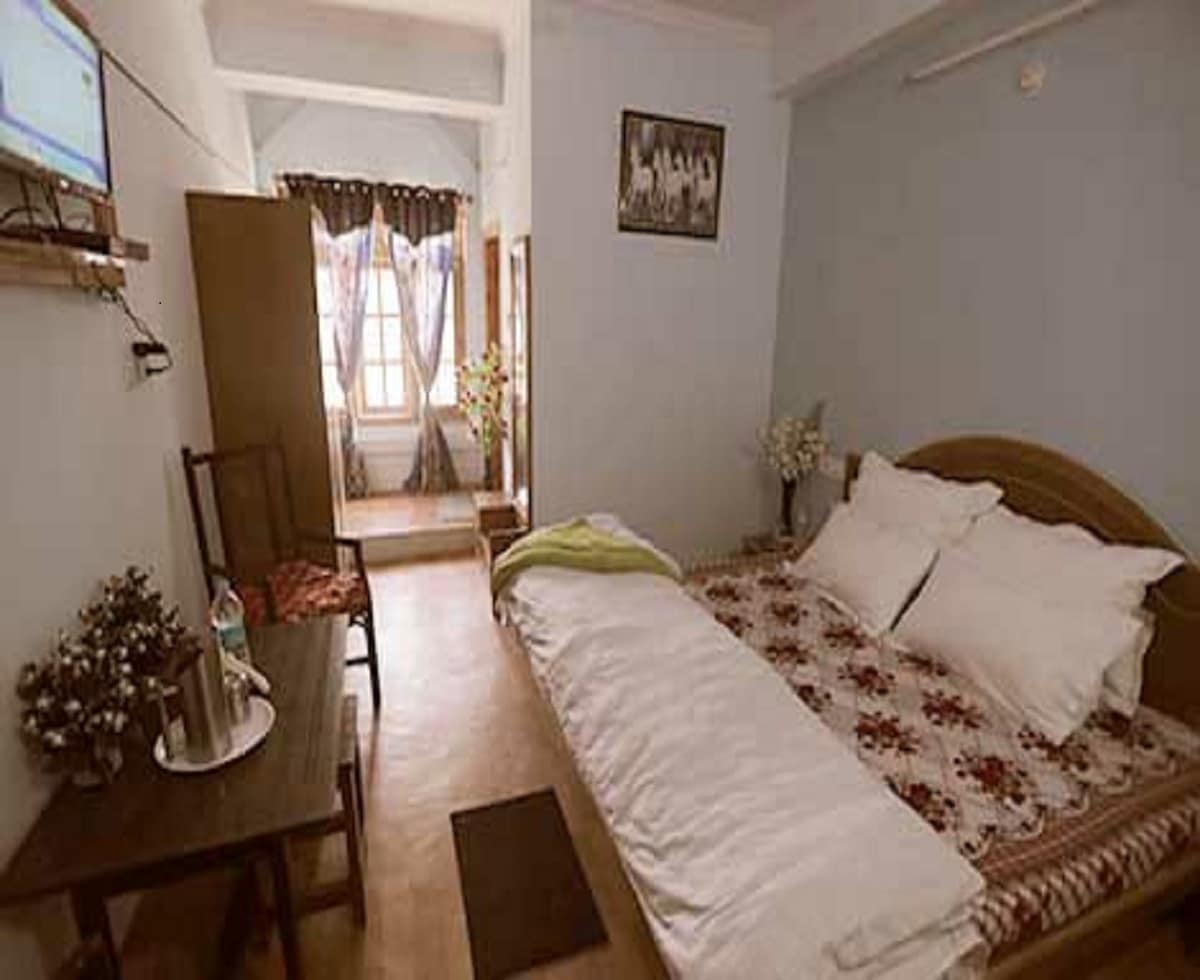 Hotel Himsutra - Tap to explore photos