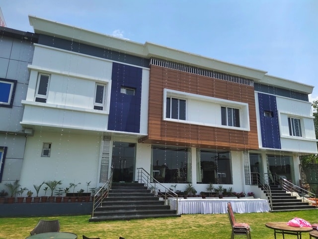 Hotel Hill View - Tap to explore photos