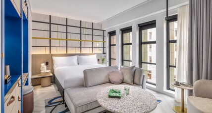 Hotel Indigo MELBOURNE LITTLE COLLINS Room Type - 1 King Premium City View