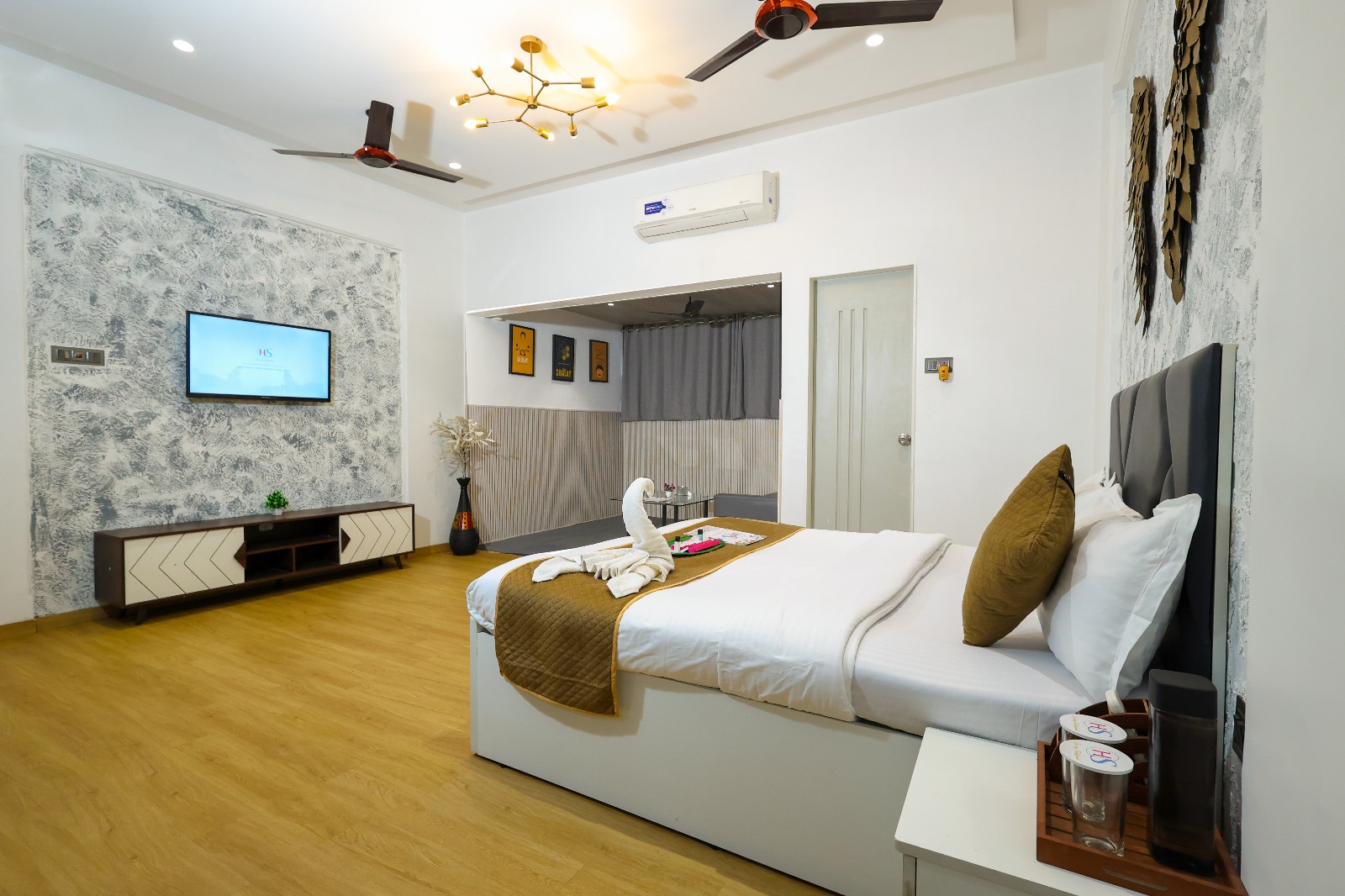 Gagal Home Service Apartment | Rooms & Suites - Tap to explore photos