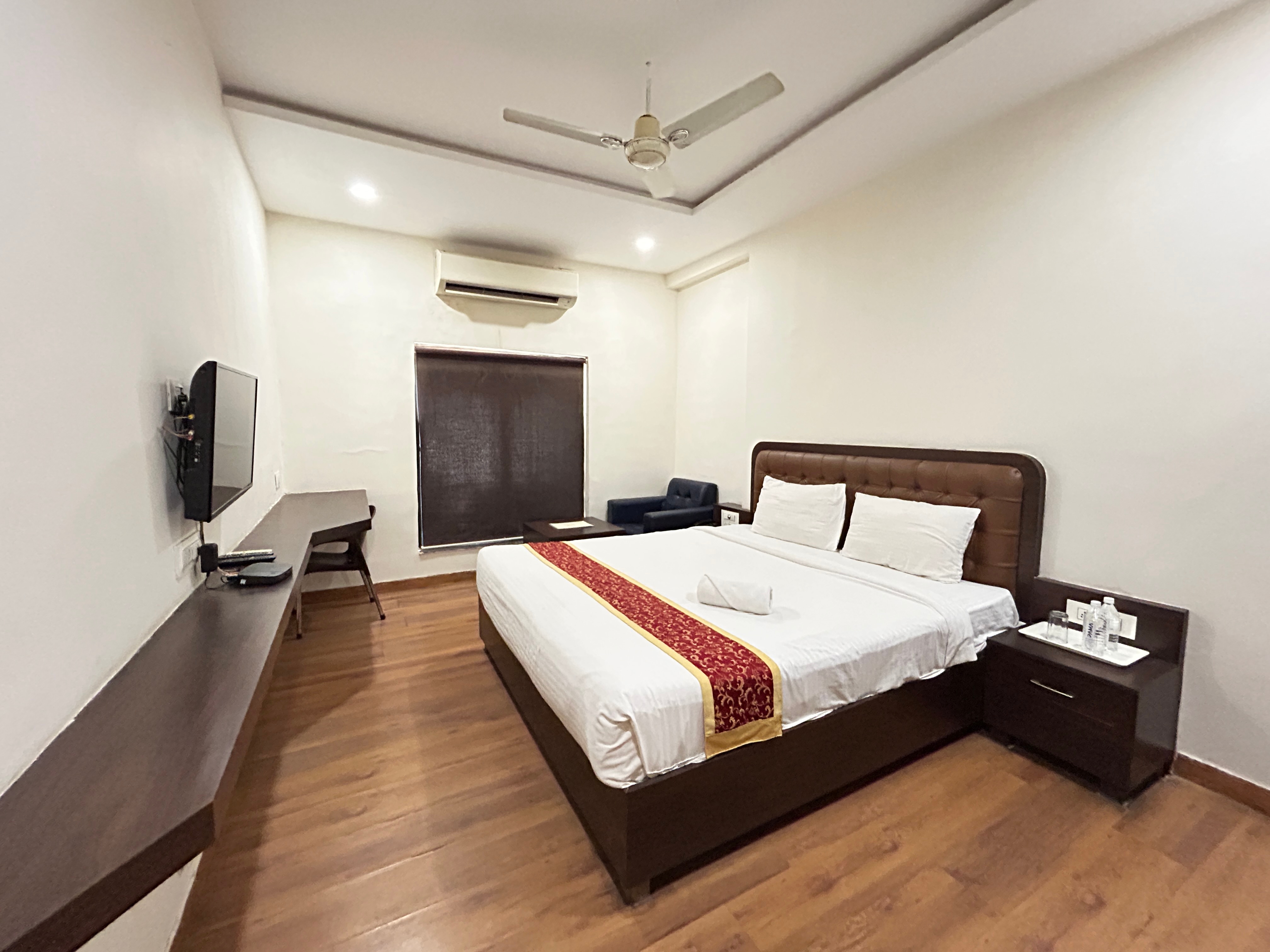 Hotel Himalaya Park - Tap to explore photos