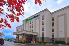 Holiday Inn Express & Suites FAYETTEVILLE-UNIV OF AR AREA