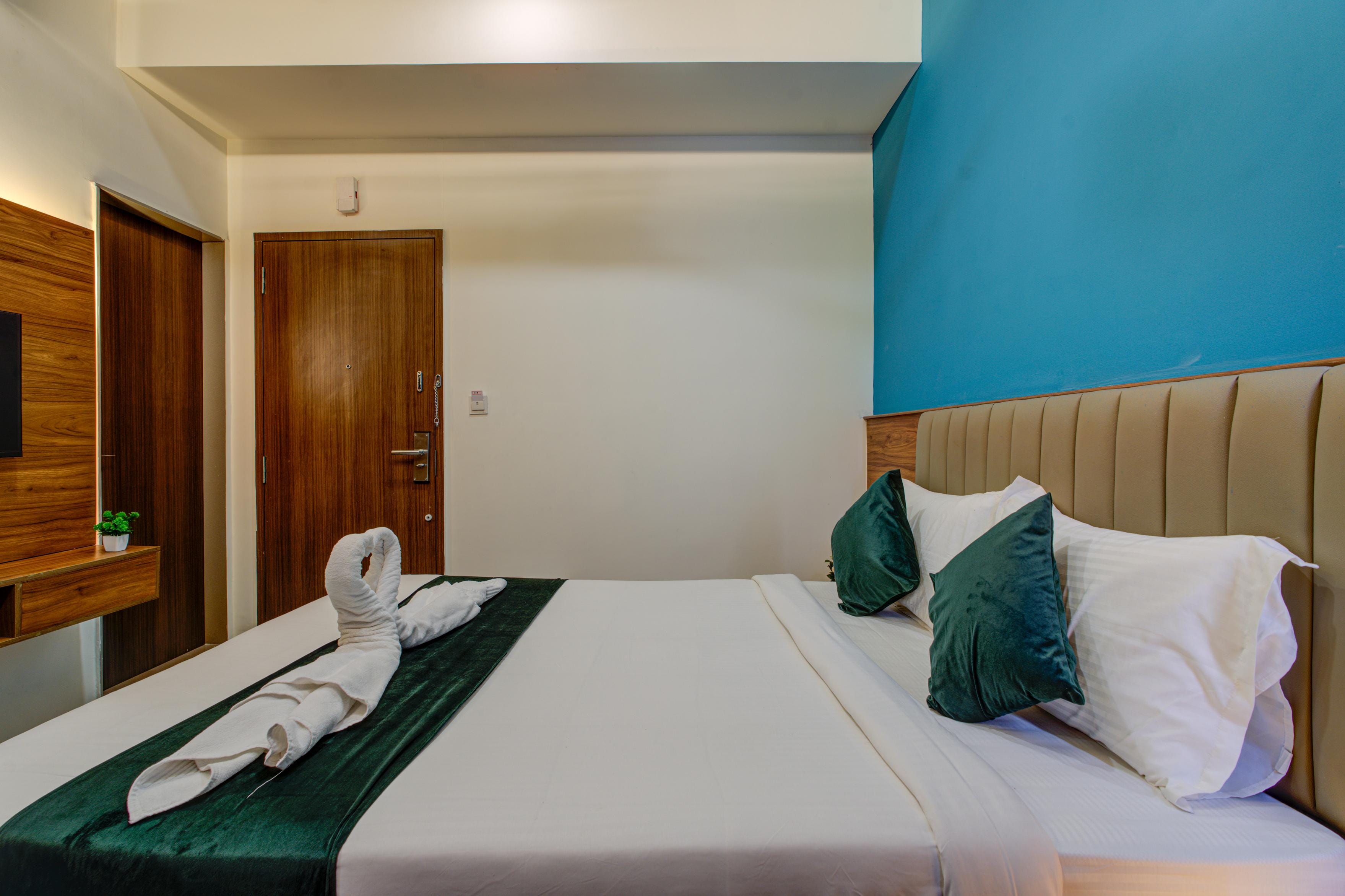 Silverkey Hotel Yelahanka - Tap to explore photos