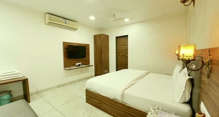 Hotel Aradhana Room Type - Deluxe AC Room