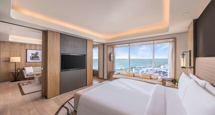 Conrad Manila Room Type - BAY VIEW KING PREMIER STE