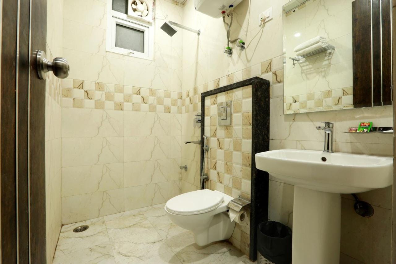 Airport Travel Inn Deluxe Mahipalpur - Tap to explore photos