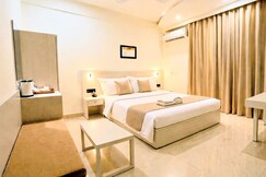 Citrine Hotel - 10 minutes from Railway Station