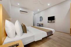 Townhouse Sector 49 Near Logix city centre