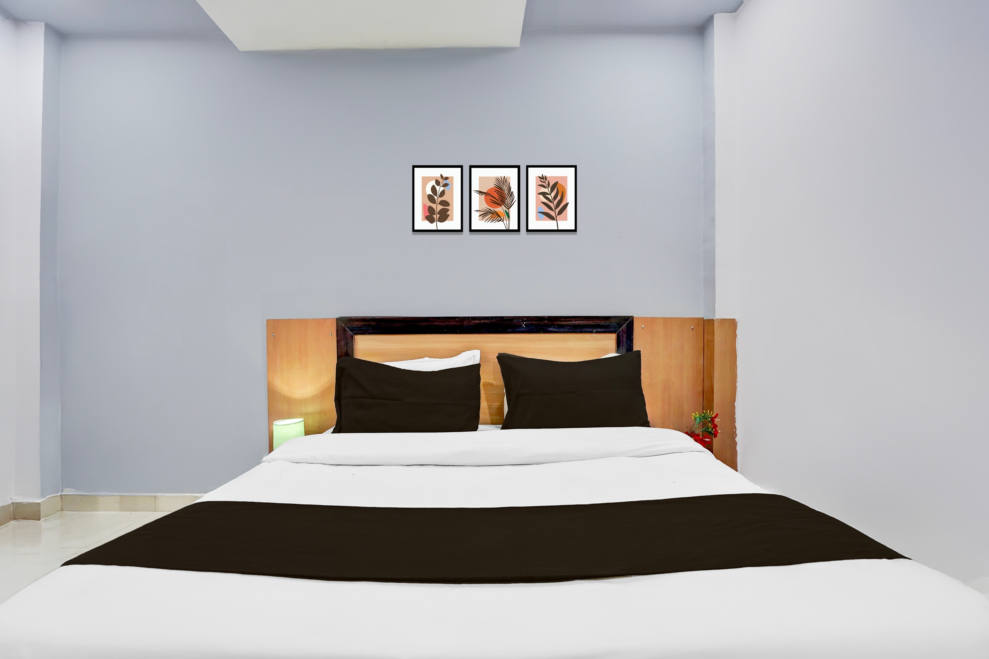 OYO Hotel O Gomti Nagar Near Amity Formerly Hotel Green Apple - Tap to explore photos