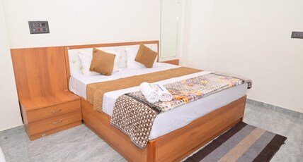 Paramjyoti Home Stay Near Ram Mandir ayodhya Room Type - Triple Room with Balcony