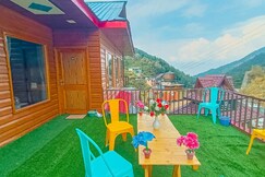 Forest Heaven A 3BR homestay by Homeyhuts