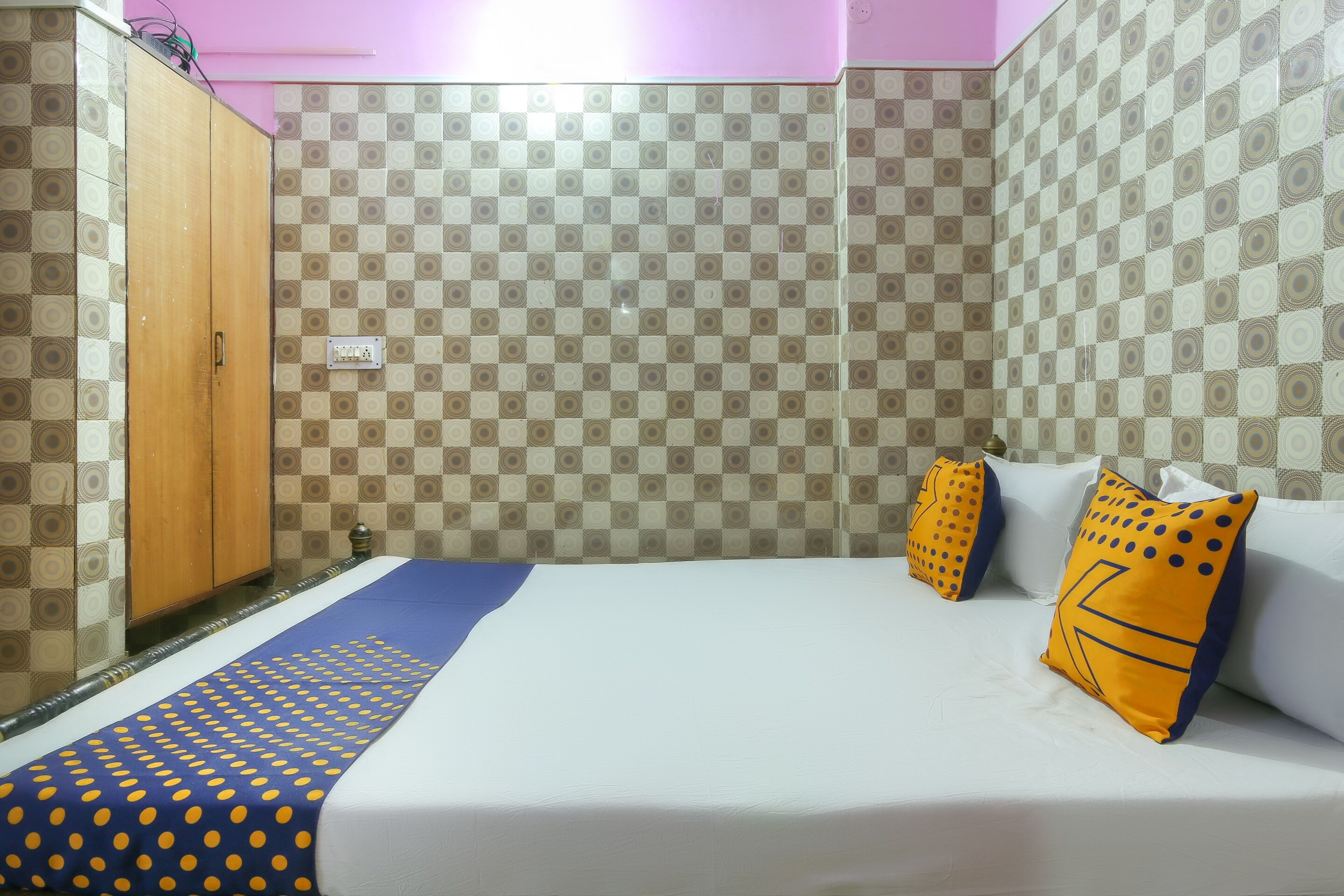 Hotel O Rajdhani rest house - Tap to explore photos