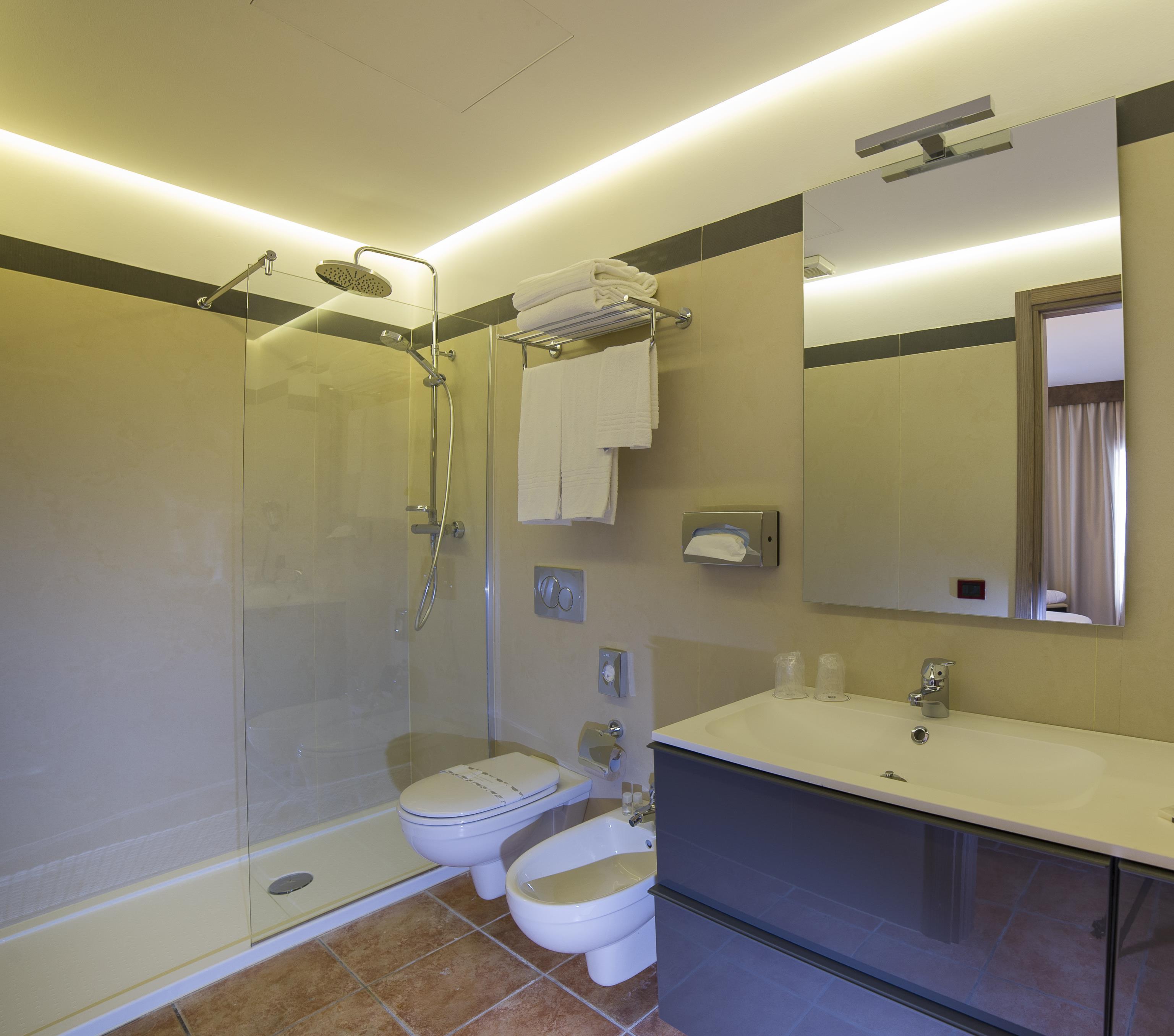 Best Western Plus Hotel Modena Resort - Tap to explore photos