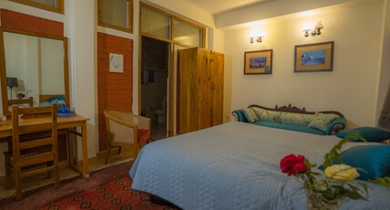 Rose Cottage & Himalayan Views Ramgarh Room Type - Blue Room