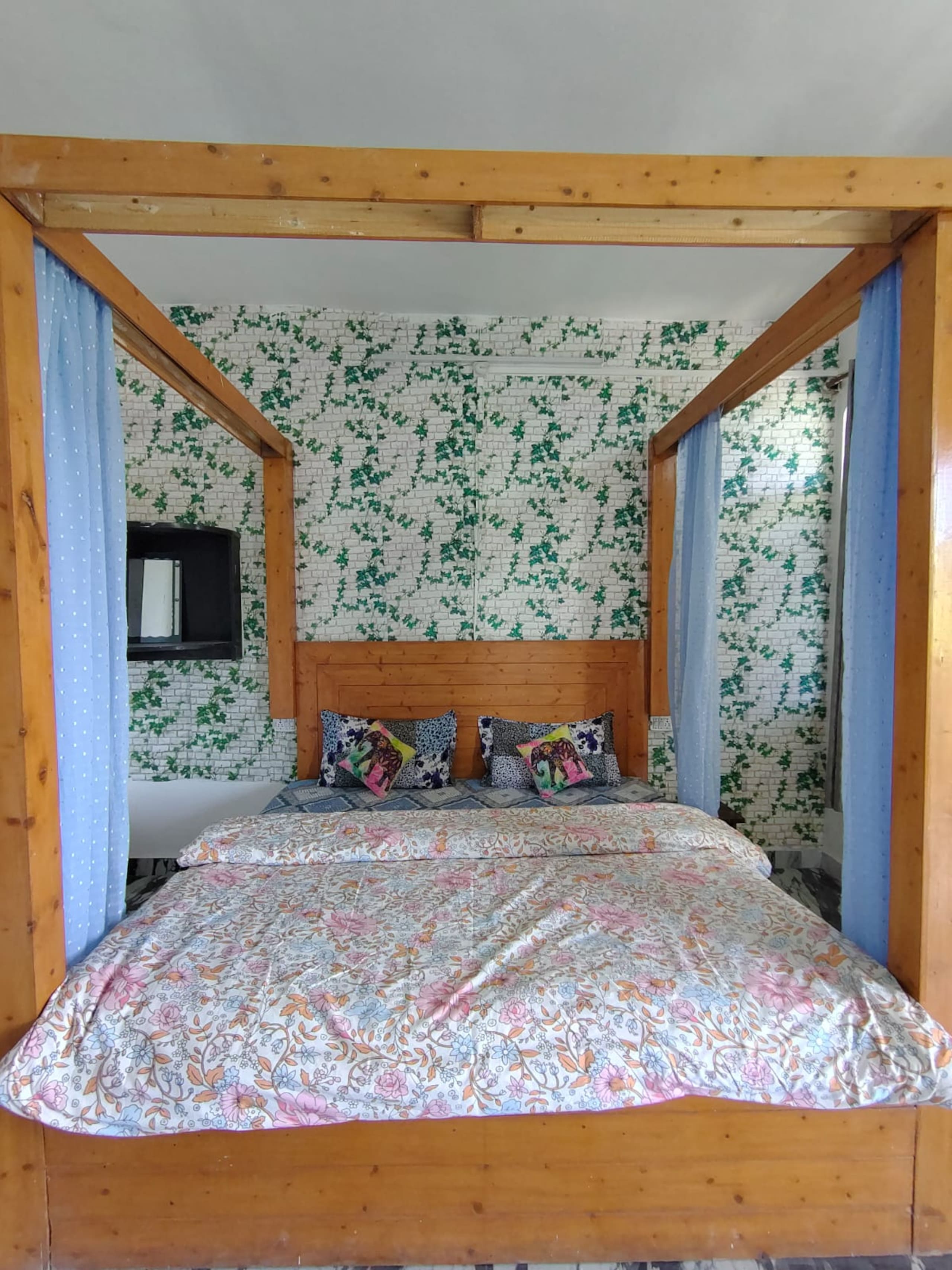 Kasauli Hills Homestay Scenic Balcony Views - Tap to explore photos