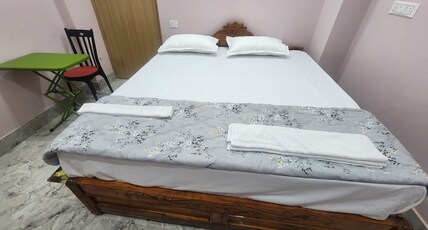 Hotel Navin Palace Room Type - Deluxe Double Room