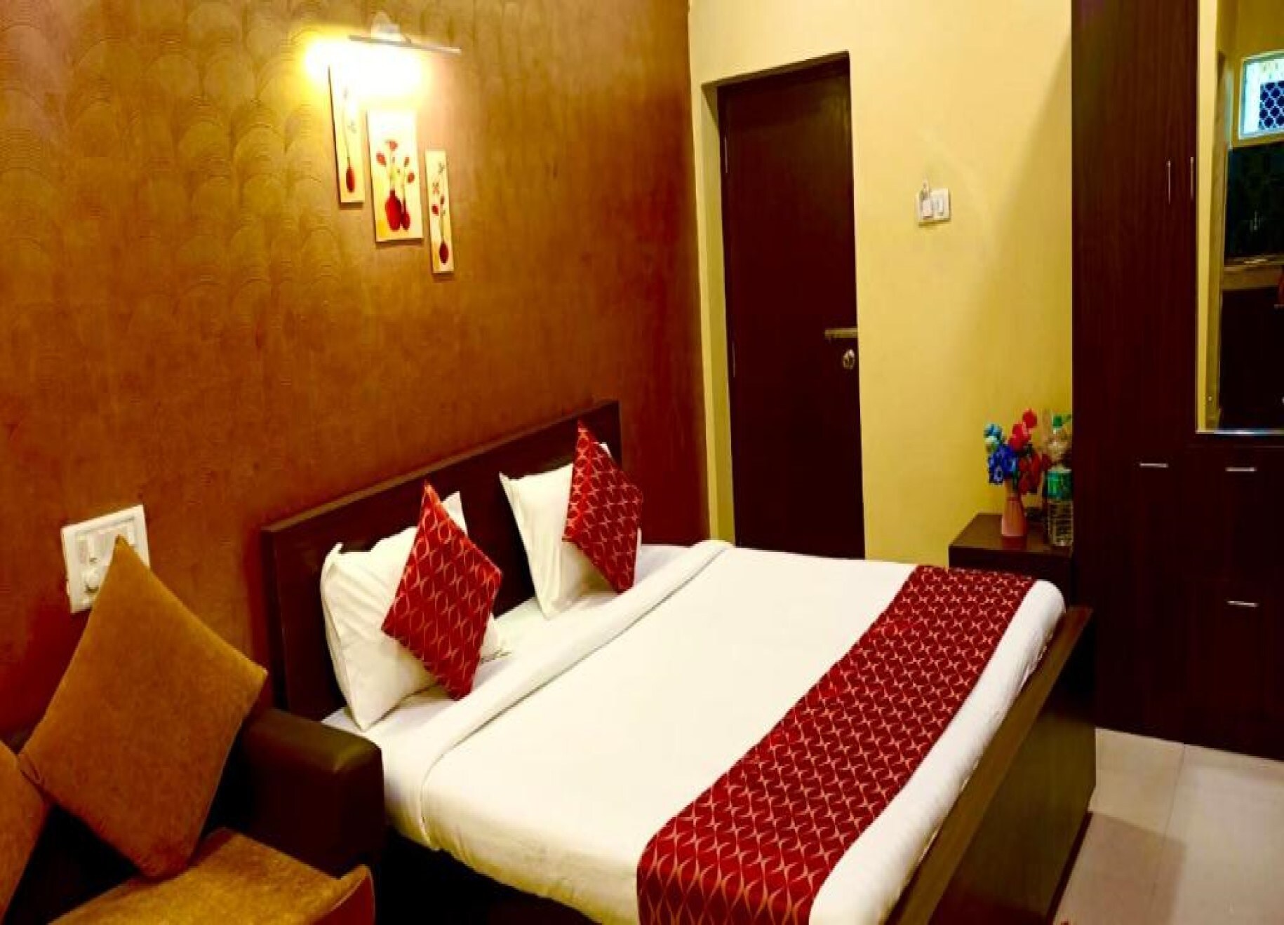 Hotel Maximilian Villa - Tap to explore photos