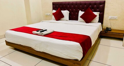 Hotel Sukh Vilas Room Type - Deluxe Room with King Bed