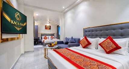 Hotel Kaca Inn - Near New Delhi Railway Station & Connaught Place Room Type - Family Suite With City View