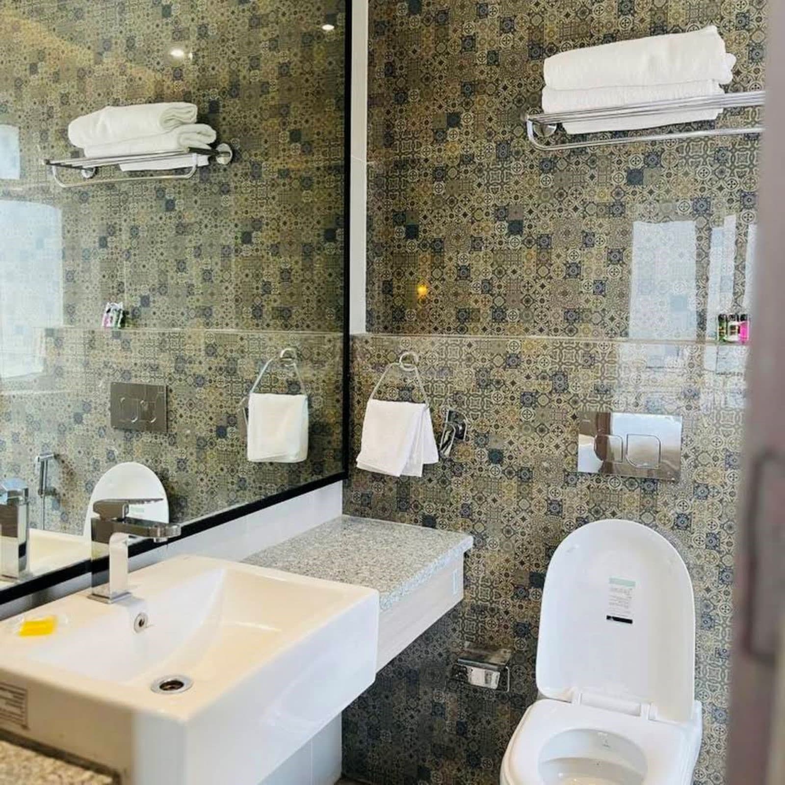Hotel Wonder Hills @ Har ki Pauri Road Haridwar - Tap to explore photos
