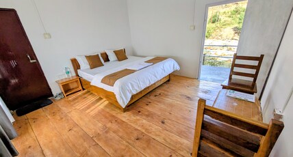 Accomoon River Side Cottages Room Type - Deluxe cottage room with hills / river/ balcony view